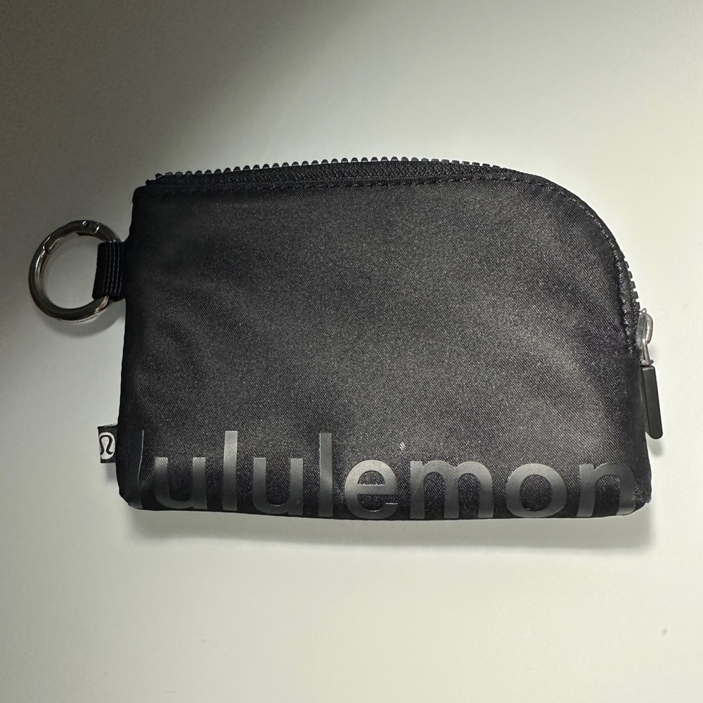Lululemon keychain wallet (Clippable card pouch)
